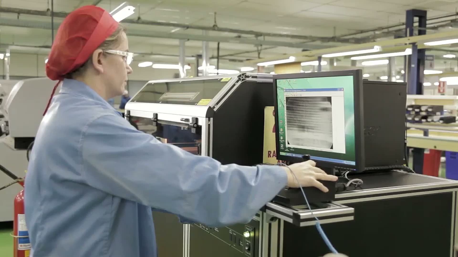 VRI operator at the terminal of an SMT assembly machine